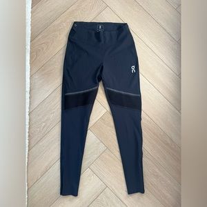 ON Running Leggings and Top, Medium